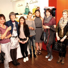 # Titelbild _06_ Barbara_ 2_ von links_ umringt von Mitarbeitern und Kunden.JPG