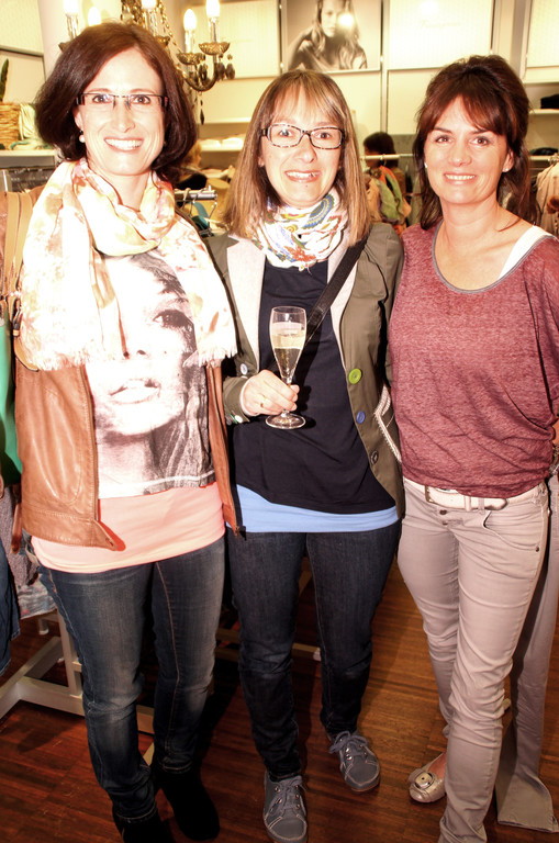 28 Silke_ Simone und Barbara_ von links.JPG