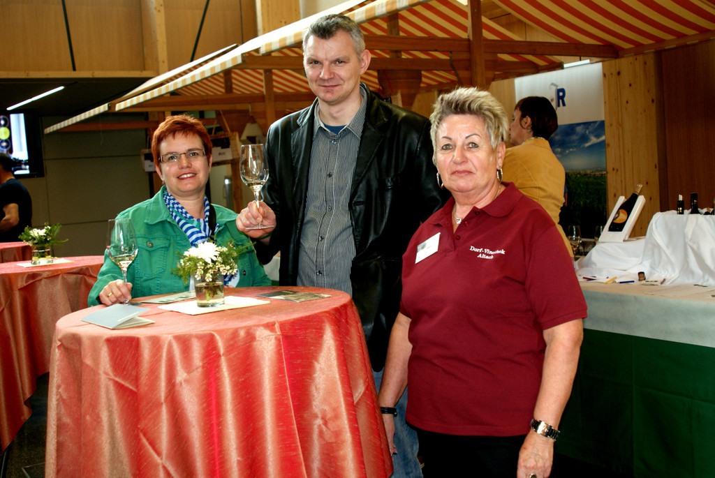 20 Monika Bischof mit Andrea und Harald.JPG