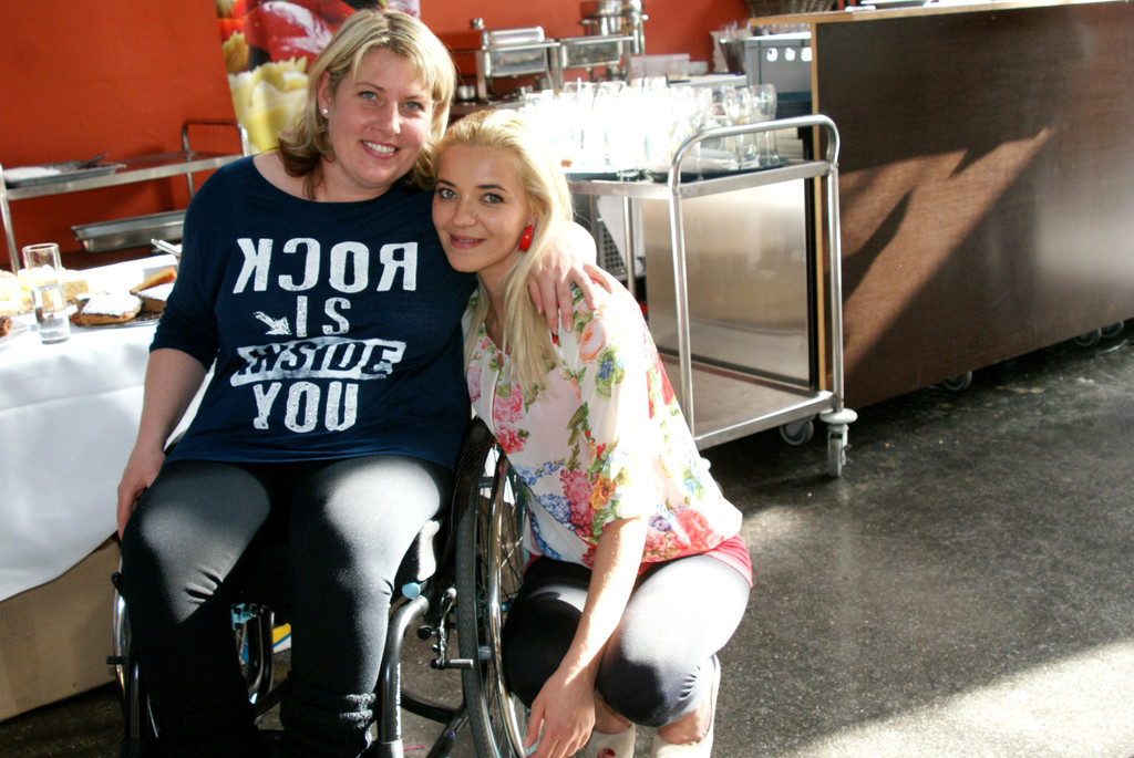 17 Nicole mit Freundin Natalie.JPG