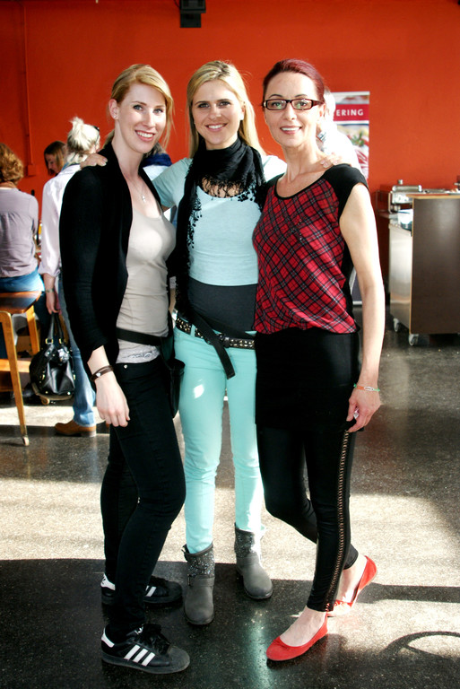 24 Kerstins Kosmetikwelt Bettina_ Sandra und Kerstin.JPG