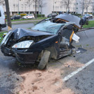 Schwerer Verkehrsunfall in Floridsdorf. Auto zweigeteilt