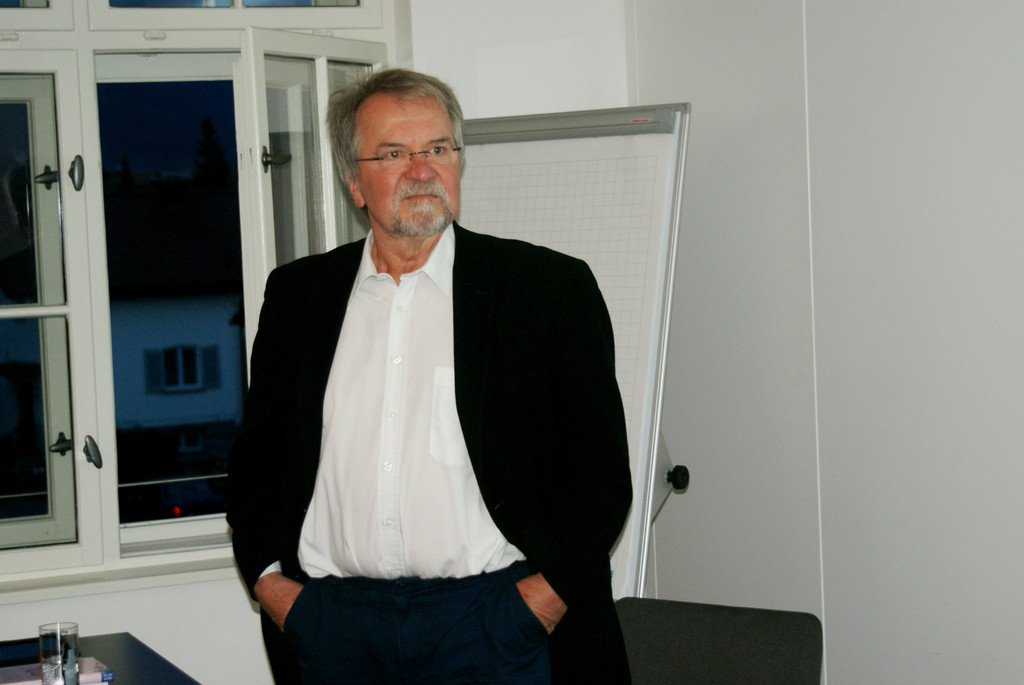 23 Der Paartherapeut kennt sich mit Beziehungen aus.JPG