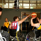 03 Ein heisser  Kampf um den Ball entbrennt.JPG