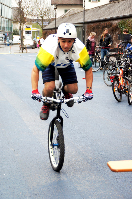 17 Roland T__l__si aus Ungarn f__hrte seine Stunts vor.JPG