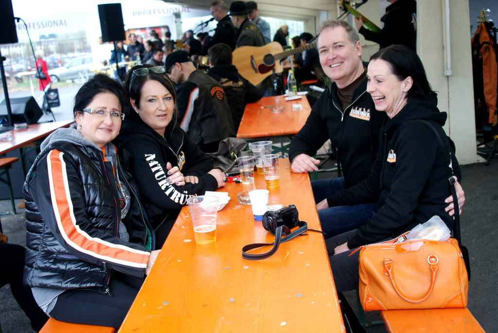 39 Gute Stimmung beim Open-House_ Christa_ Andrea_ Hansj__rg_ Carmen.JPG