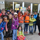 DSC_0015 Die 3b startet zur Lesereise quer durch die Innenstadt.JPG