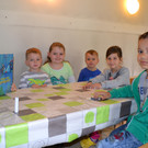 DSC_0037 Die gro__en Sch__ler der 4b lasen den Kleinen in Kindergarten vor.JPG