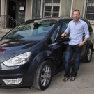 Philipp Rainer mit seinem Ford Galaxy