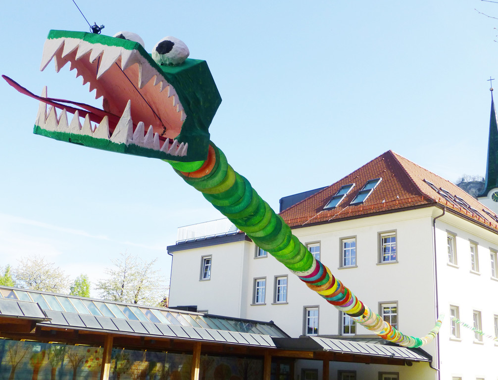 Lesen4cDrache _.jpg