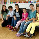 Tamara Unger mit ihren Sch__tzlingen_ Azime_ Ayse_ Ayseg__l_ Sarah_ Nandin.JPG