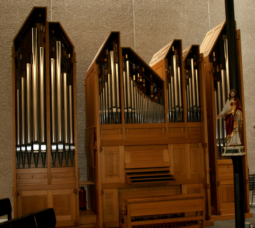 Die Orgel soll renoviert werden.JPG