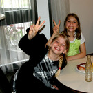 Laura und Anna_ zu Sp____en aufgelegt_.JPG