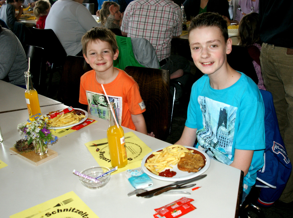 Marcel und Dominic B__sch_ zwei wahre Genie__er_.JPG