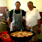 Timo und Gebhard_ die Schnitzelprofis.JPG