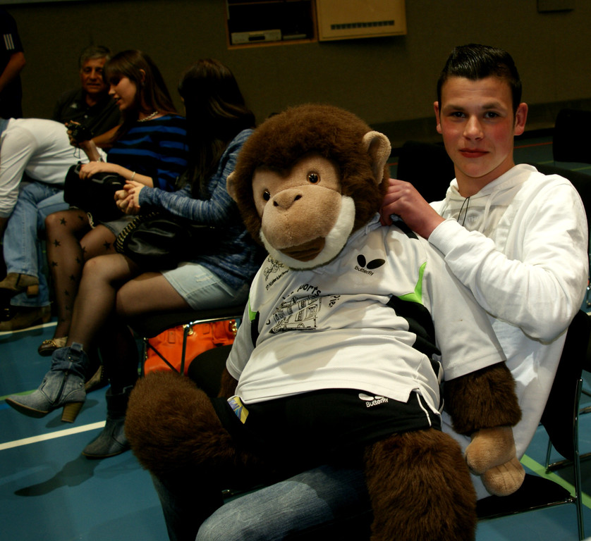 Joe mit Maskottchen Charly - Luxemburg Fan.JPG