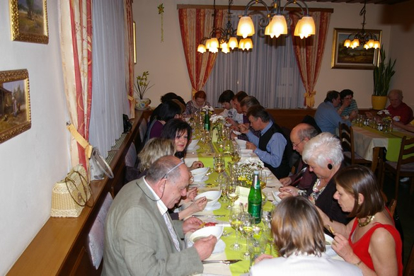 mini-bea_Weindegustation_Stern_Satteins_April2010 076_jpg-1271098757