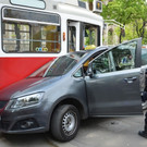 Taxi und Straßenbahn auf der Wiener Ringstraße kollidiert