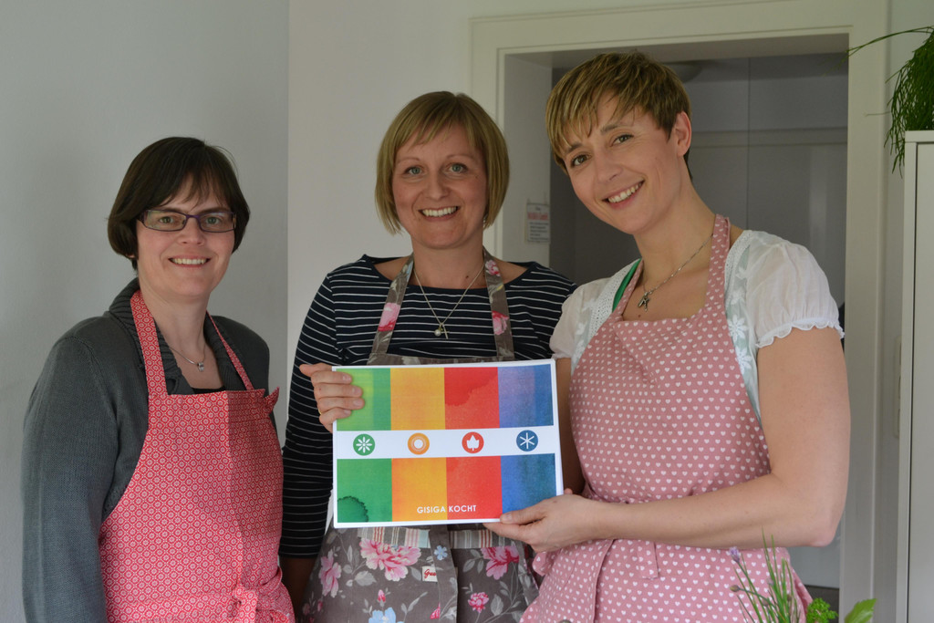 DSC_0006 Birgit Bell_ Yvonne Lins und Andrea Kerbleder sind die Herausgeberinnen von Gisiga kocht.JPG