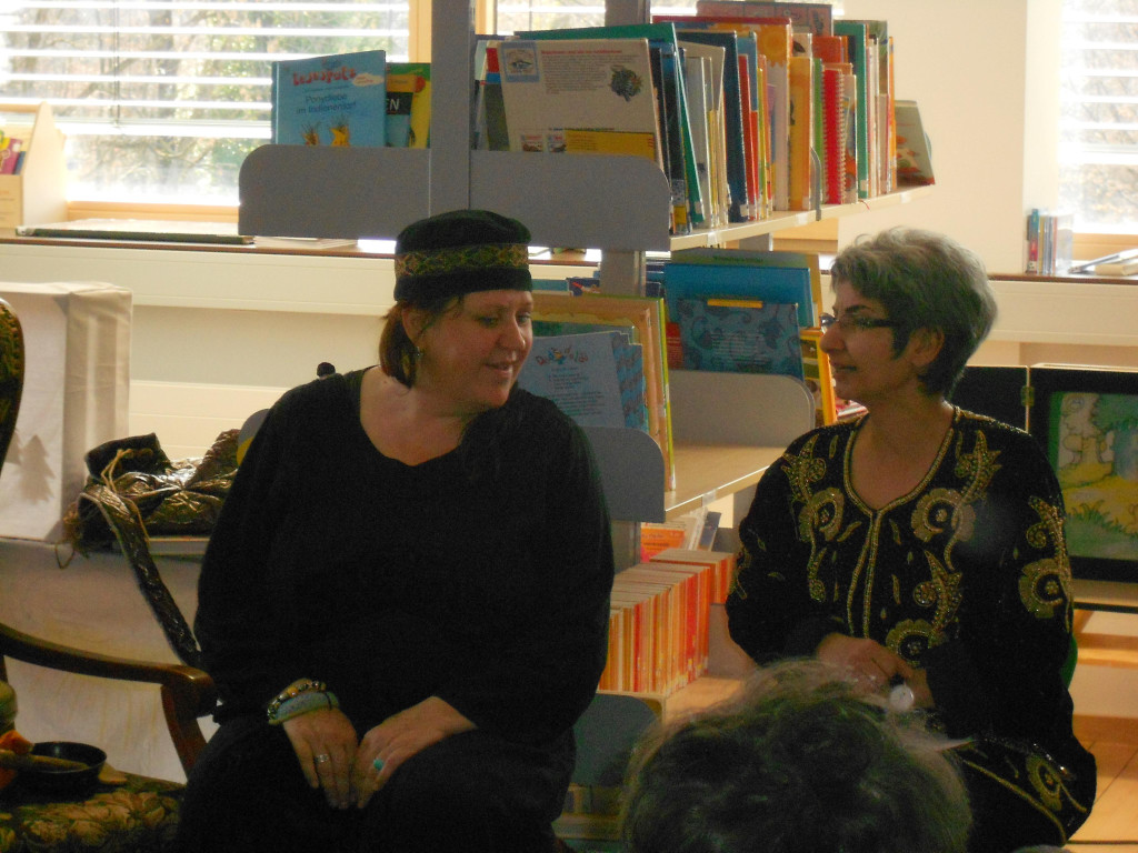 Baklava und __pflschnitz - Programm in der Bibliothek_ der lange Tag der 1001 M__rchen M__rz 2012.JPG