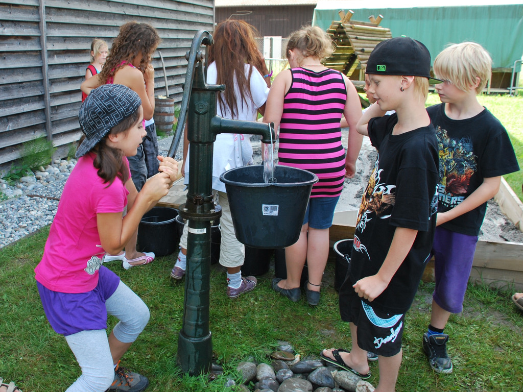 Sch__ler bei Rhein-Schauen 2.jpg
