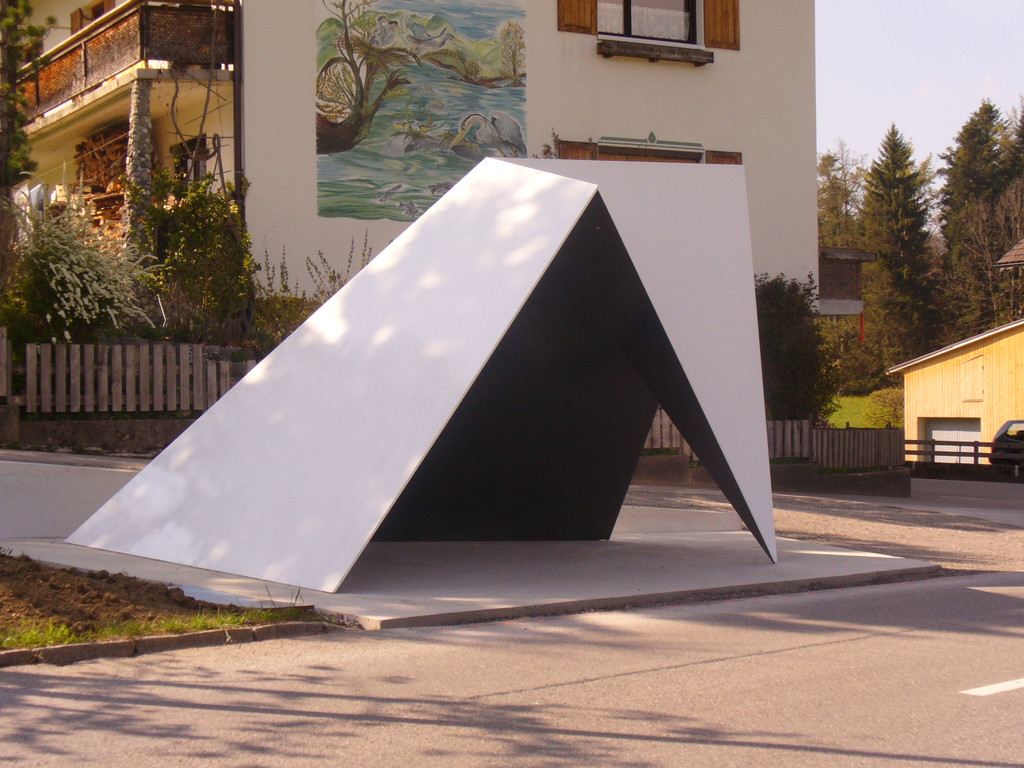 busstop1.JPG
