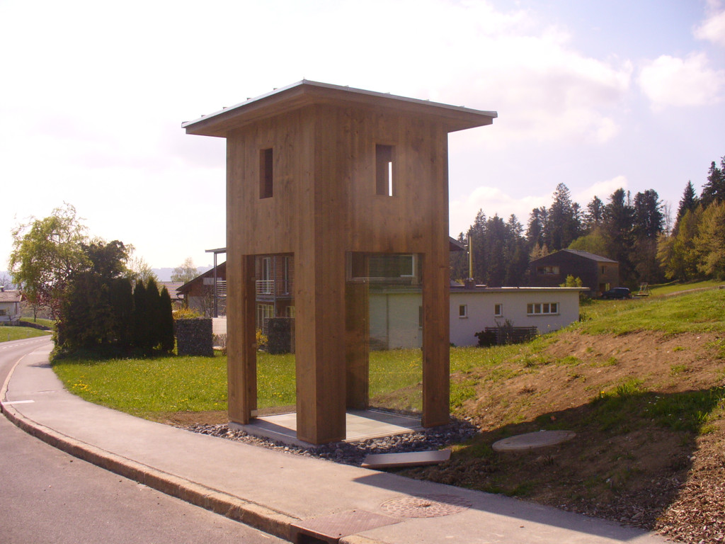 busstop2.JPG