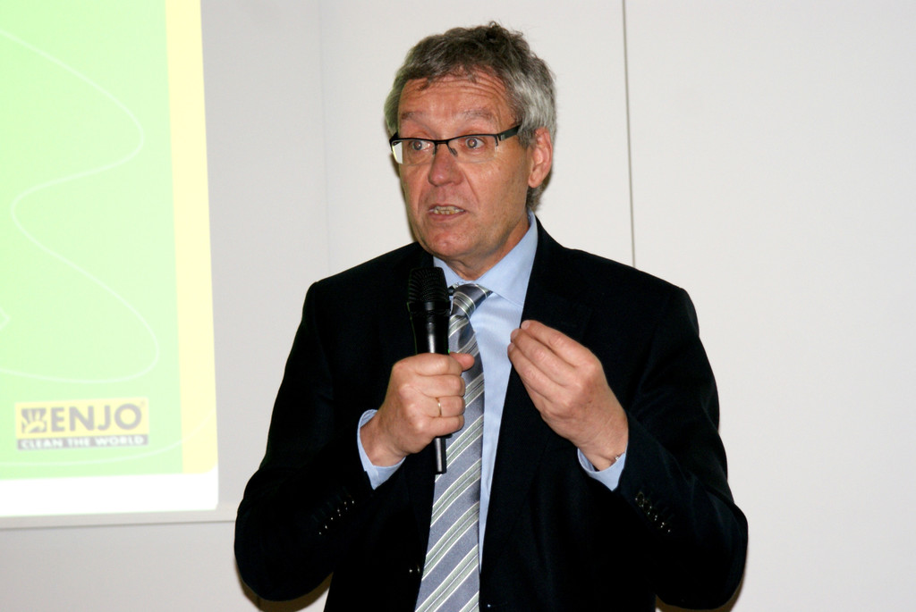 31 LR Karlheinz R__disser.JPG