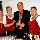 49 Obmann Werner Ender im Trachtenkreis.JPG