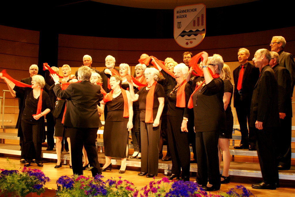 53 Kirchenchor M__der.JPG