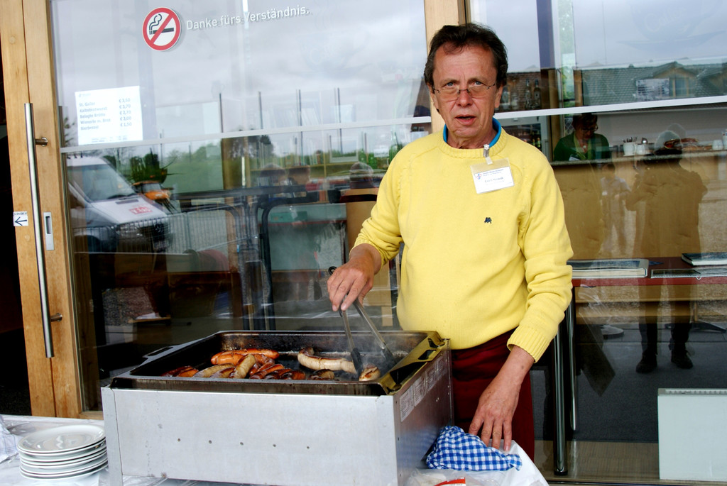 31 Erich Nowak_ der Grillmeister.JPG