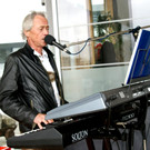 34 Wilfried unterhielt die G__ste.JPG