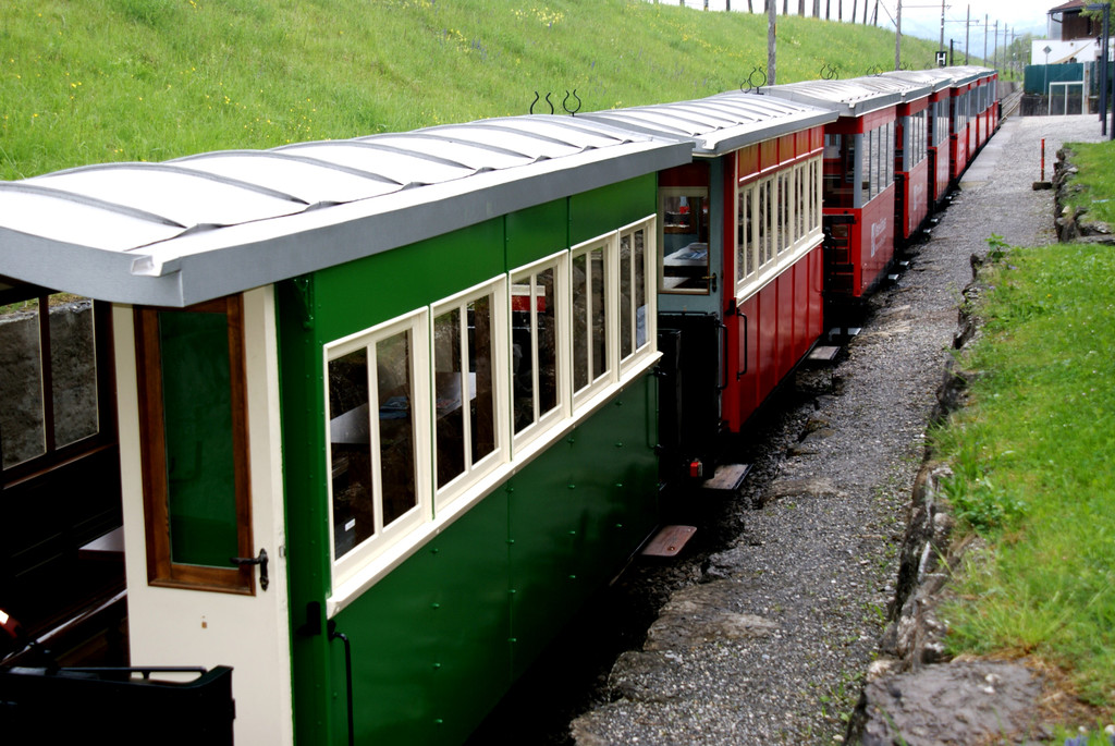 58 Die Waggons wurden neu gestrichen.JPG