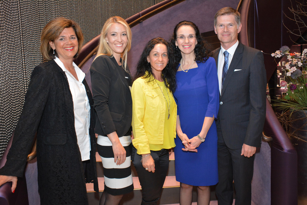 ladies gruppenfoto.jpg