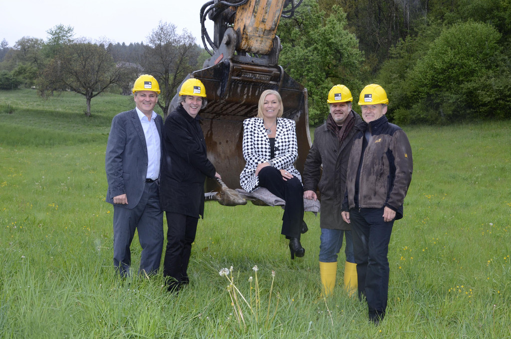 Luna_Trading_GmbH_Spatenstich_140430_02.jpg