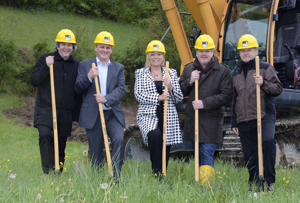 Luna_Trading_GmbH_Spatenstich_140430_01.jpg