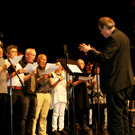 23 Der Wellaw____g Chor_ mit Dirigent Ulrich Gabriel.JPG