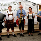 Andrea und Wolfi_ die Betreiber des Walhalla_ gesellten sich zur Musik.JPG