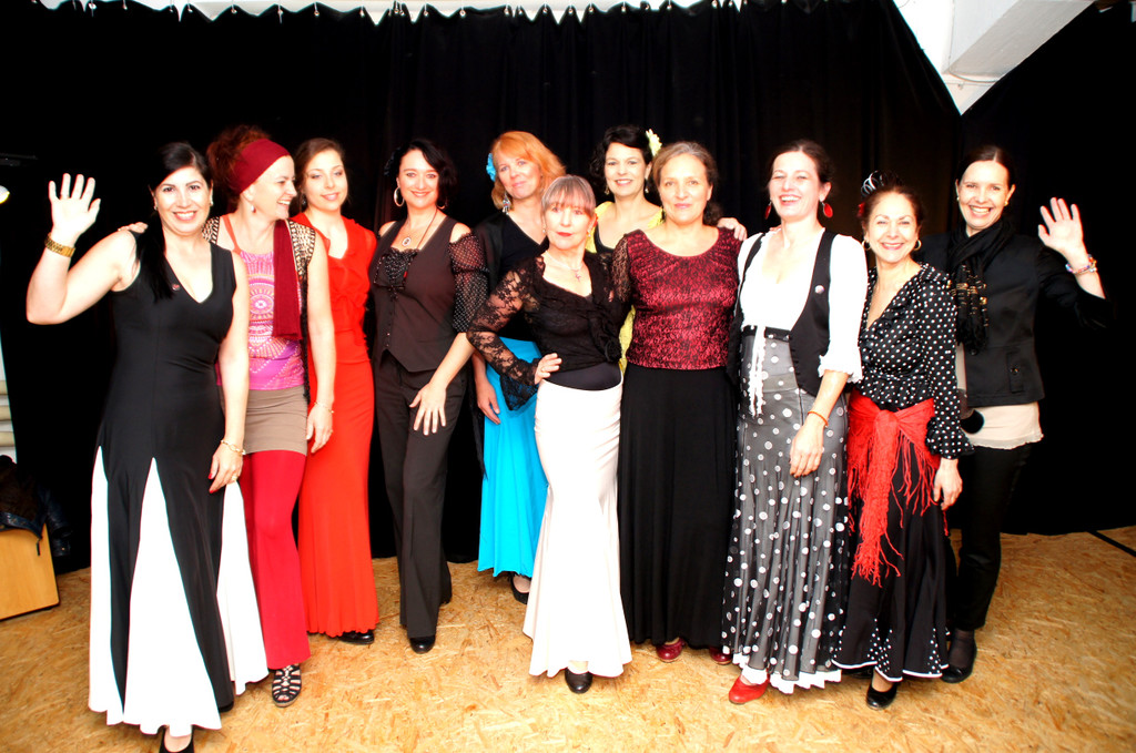 # Titelbild _149_ Jasmine_ Daniela_ teresa_ Miriam_ Angelika_ Katharina_ Rachel_ Evelyn_ Elke_ Nora_ Sara - die feurigen Fla.JPG