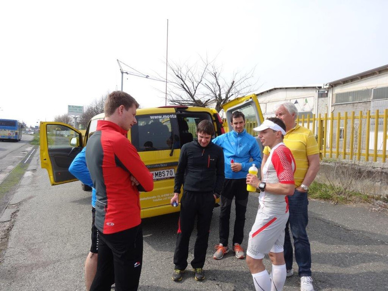 MailandSanRemo - Krisenbesprechung bei ca 100km.jpg