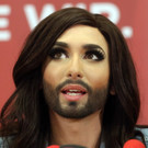 Conchita Wurst am Wiener Flughafen