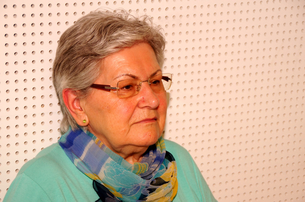 Marlene K__nig unterst__tzt ihren Mann tatkr__ftig.JPG