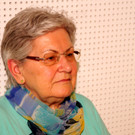 Marlene K__nig unterst__tzt ihren Mann tatkr__ftig.JPG