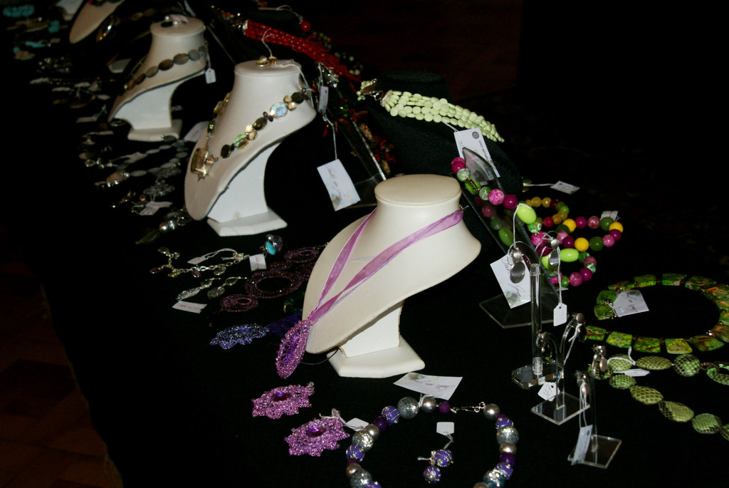 a 058 Schmuck- ausstellung im Palast.JPG