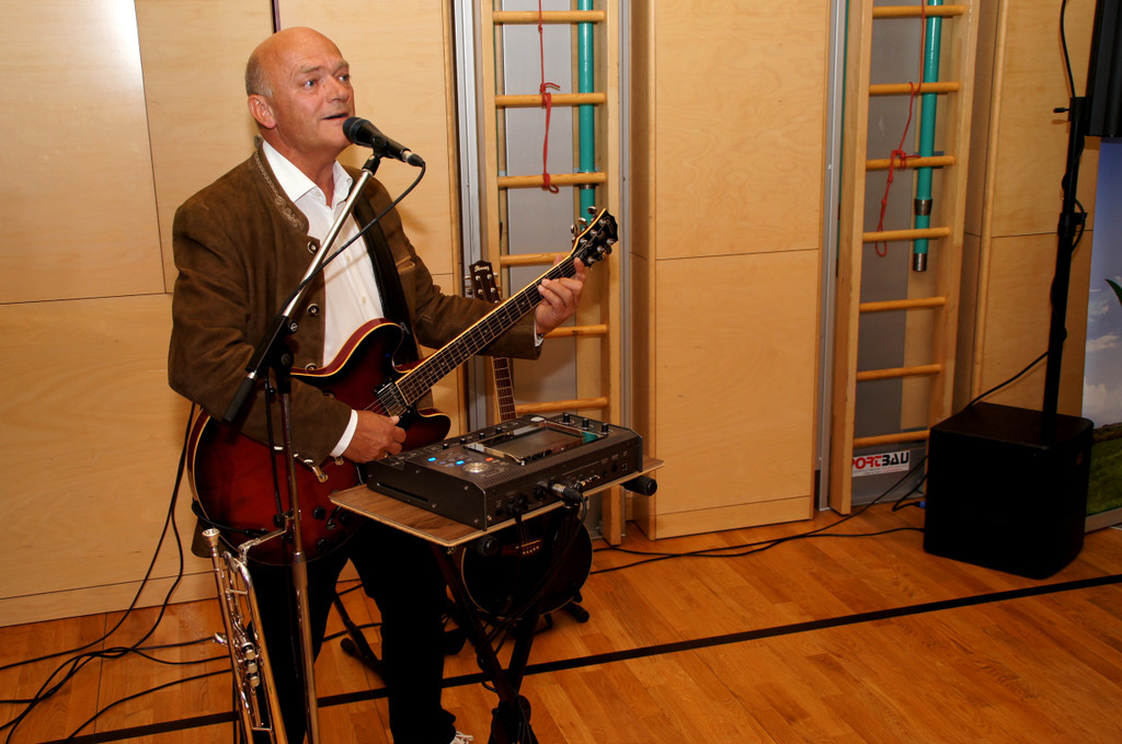 Entertainer Helmut sorgte f__r Stimmung.JPG