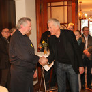 IMG_6265_B__rgermeister Wilfried Berchtold gratuliert G__nther Scheidbach.JPG