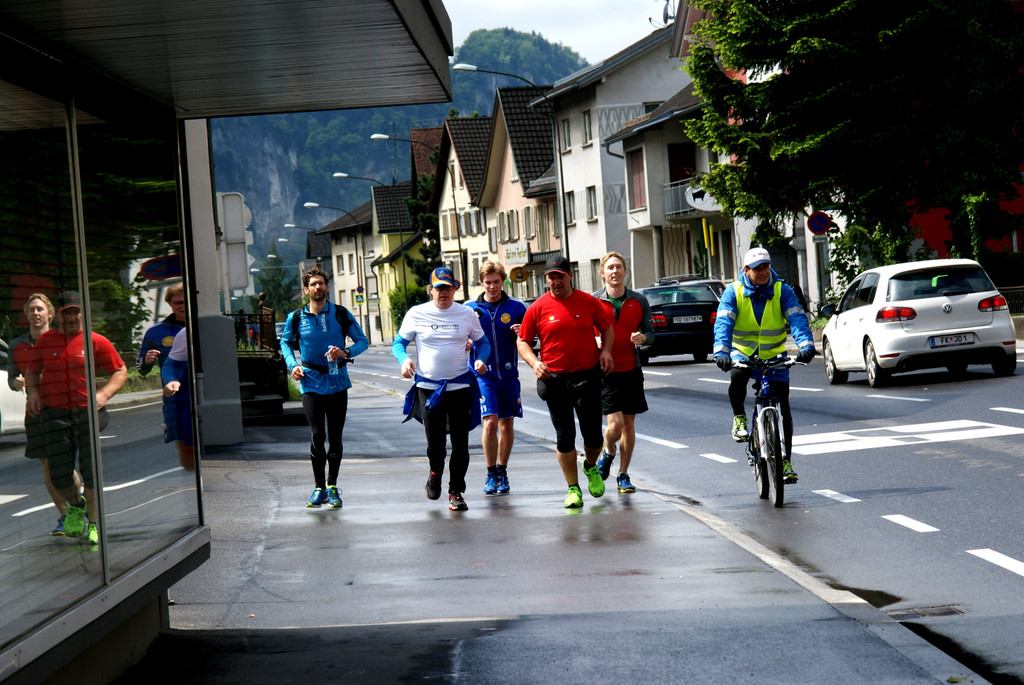 10 Die L__ufer treffen in Hohenems ein_ Robert Franz_ Dieter Heidegger_ Justin Taylor_ Patrick Erhart_ Stefan Keckeis.JPG