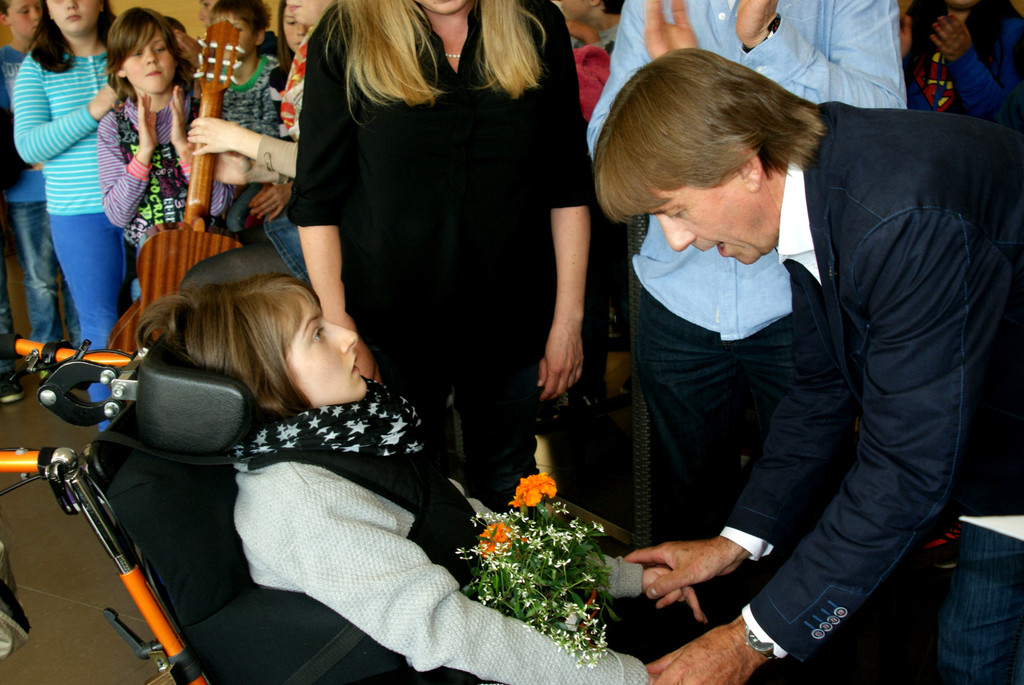 34 Fritz Maierhofer freute sich __ber die tolle Aktion und die sch__nen Blumen.JPG