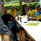 87 Beim Feiern nach der Anstrengung_ konnten sich die L__ufer erholen.JPG