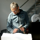 51 Manfred Hageneder am Werk.JPG